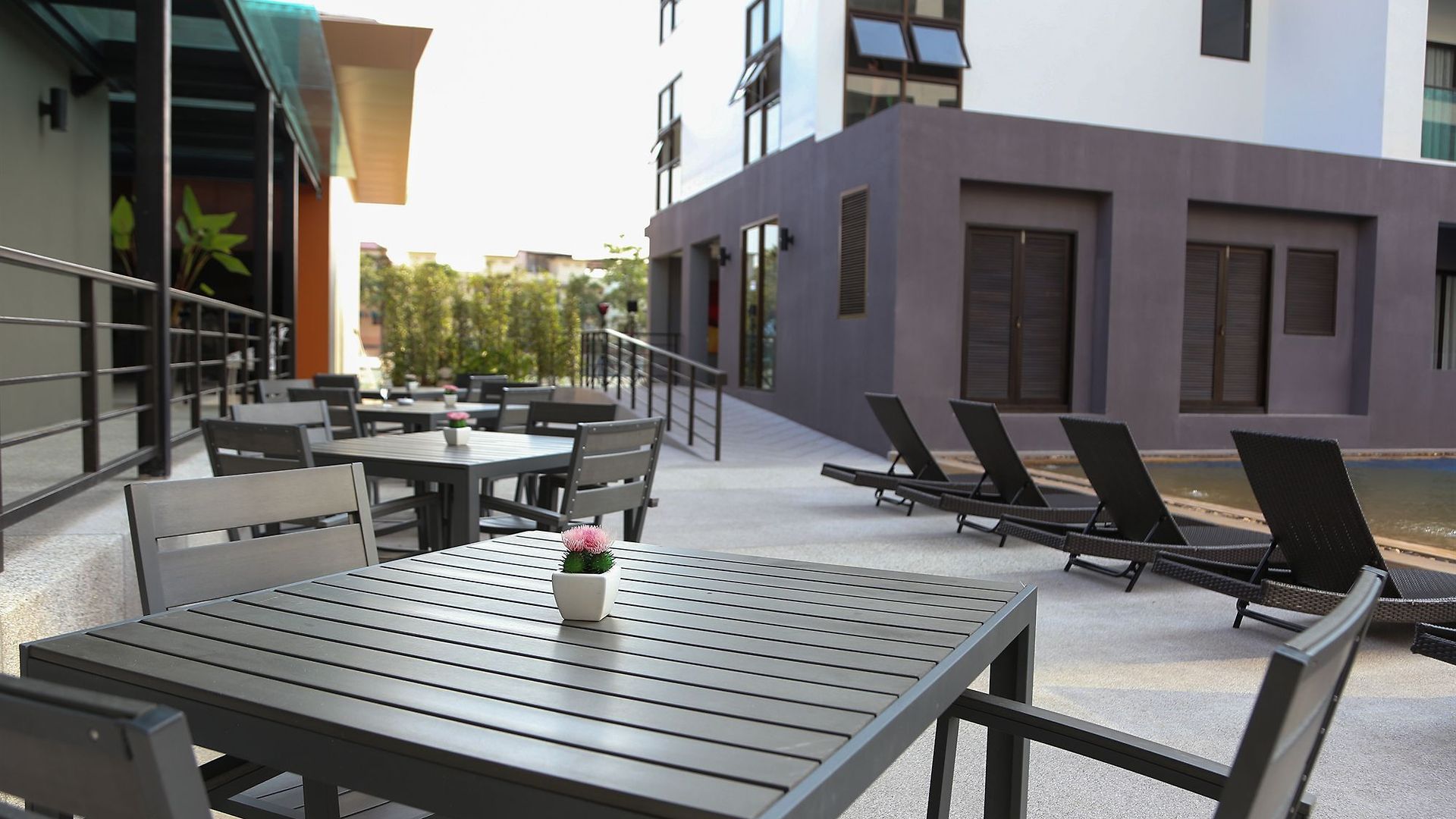 โรงแรม Woraburi & 4*