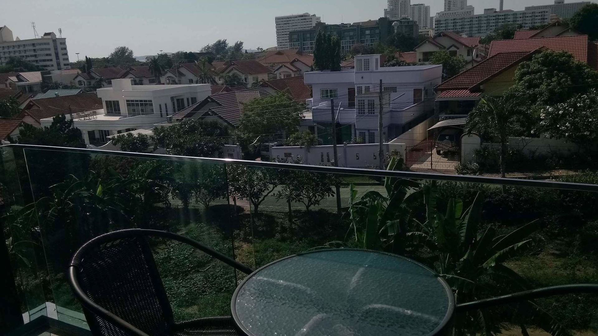 โรงแรม Acqua Condominium 2*