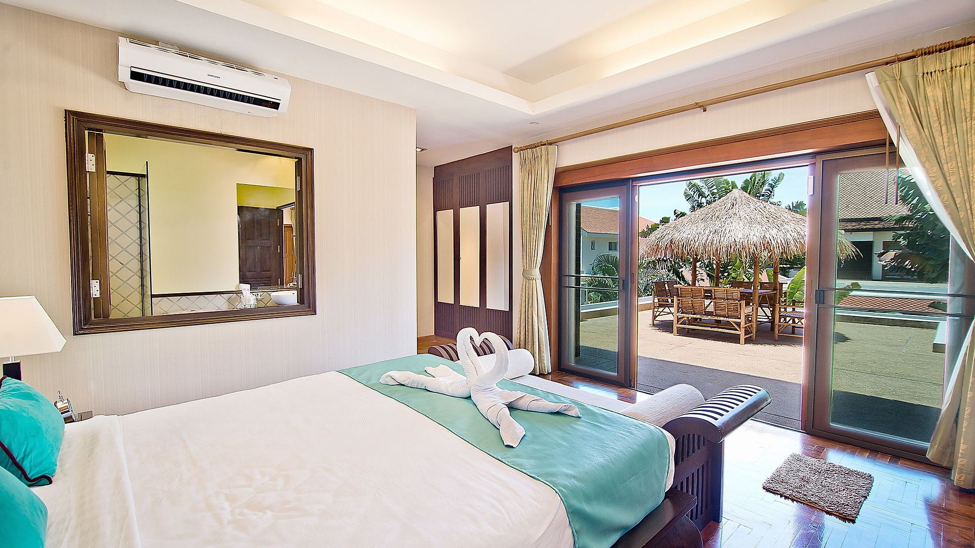 Tropicana Pool โรงแรม