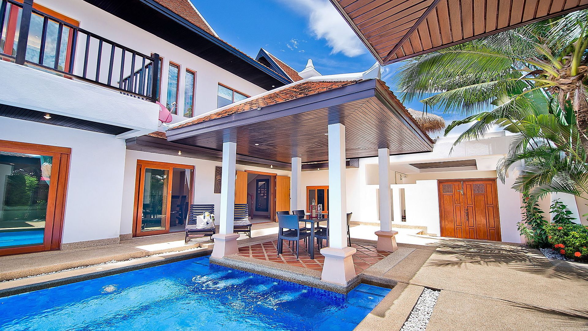 Tropicana Pool โรงแรม