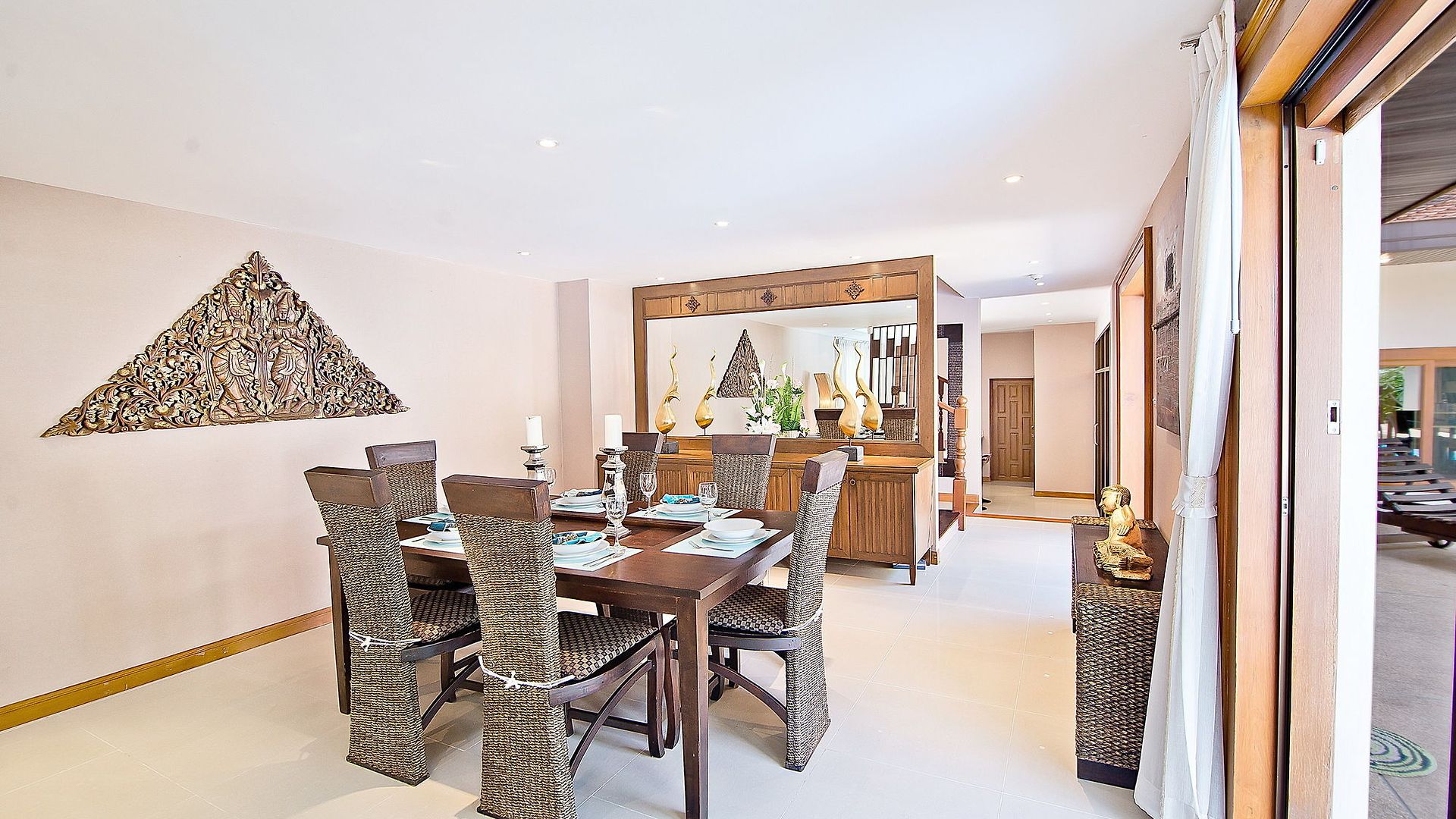 Tropicana Pool โรงแรม Pattaya
