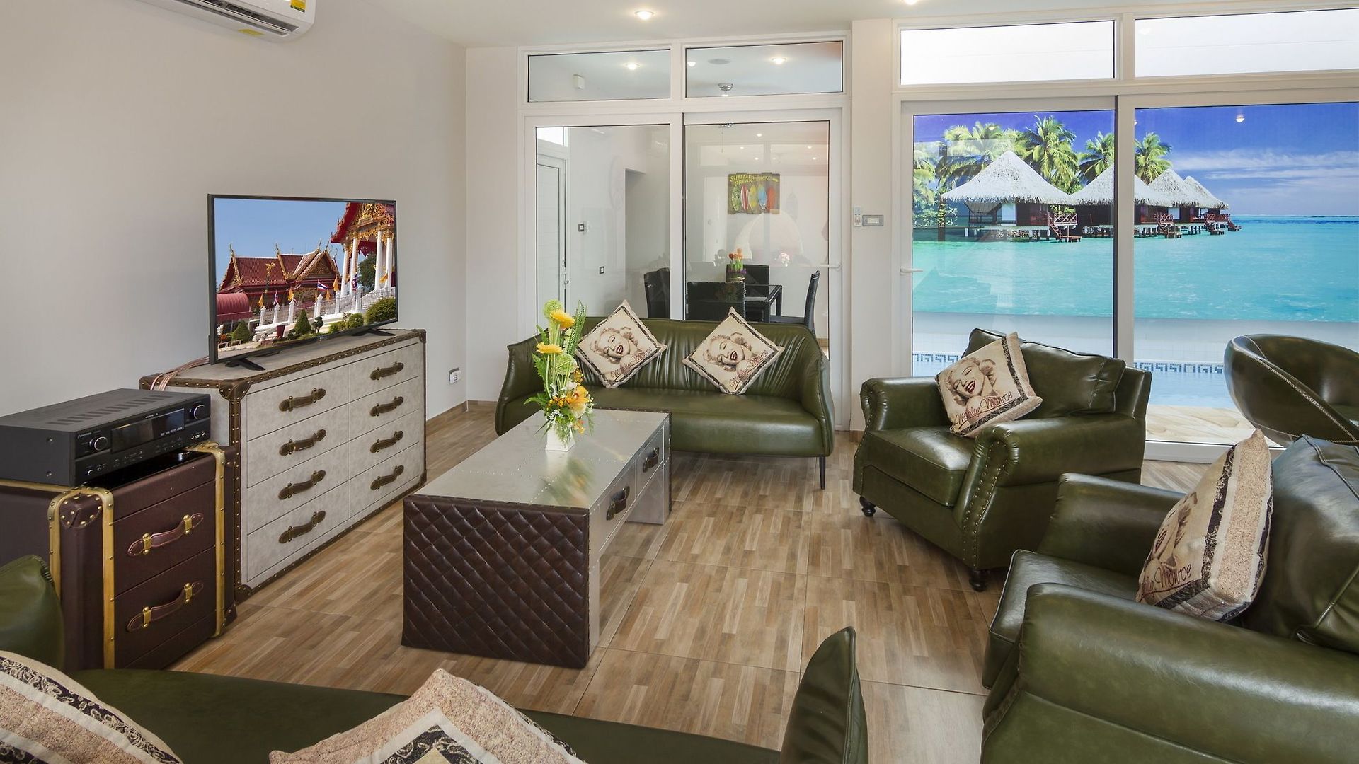 Tropicana Pool โรงแรม