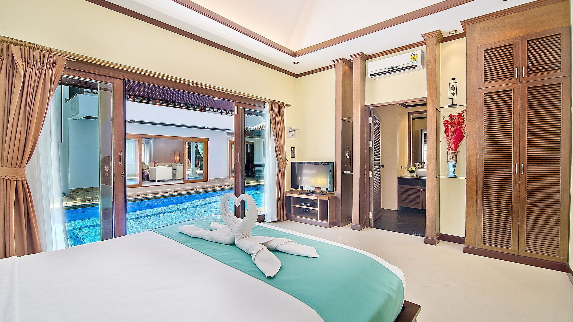 Tropicana Pool โรงแรม Pattaya