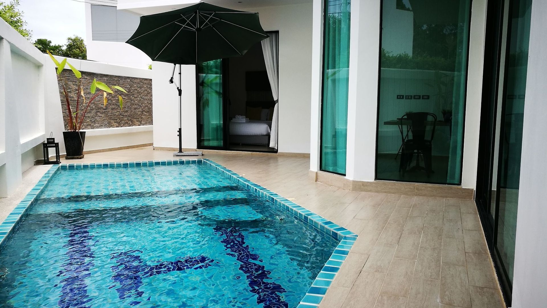 Tropicana Pool *