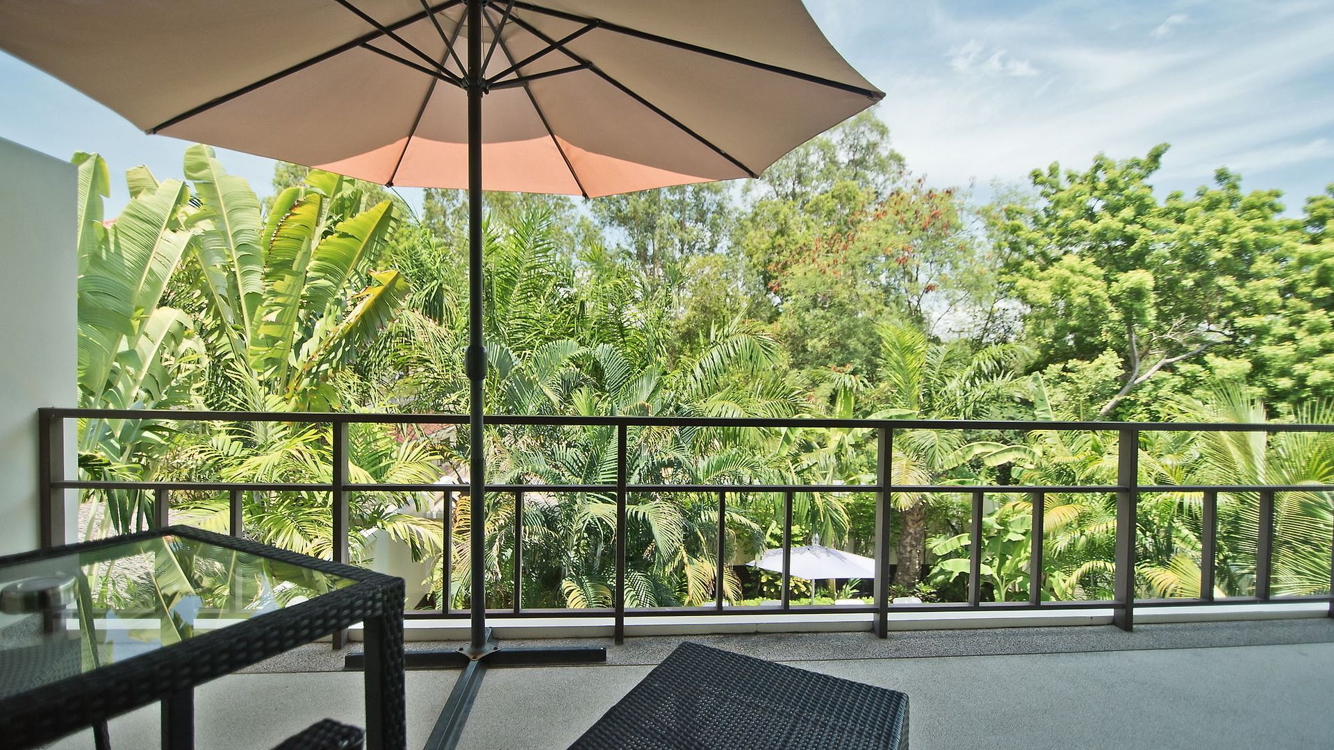 Tropicana Pool Pattaya
