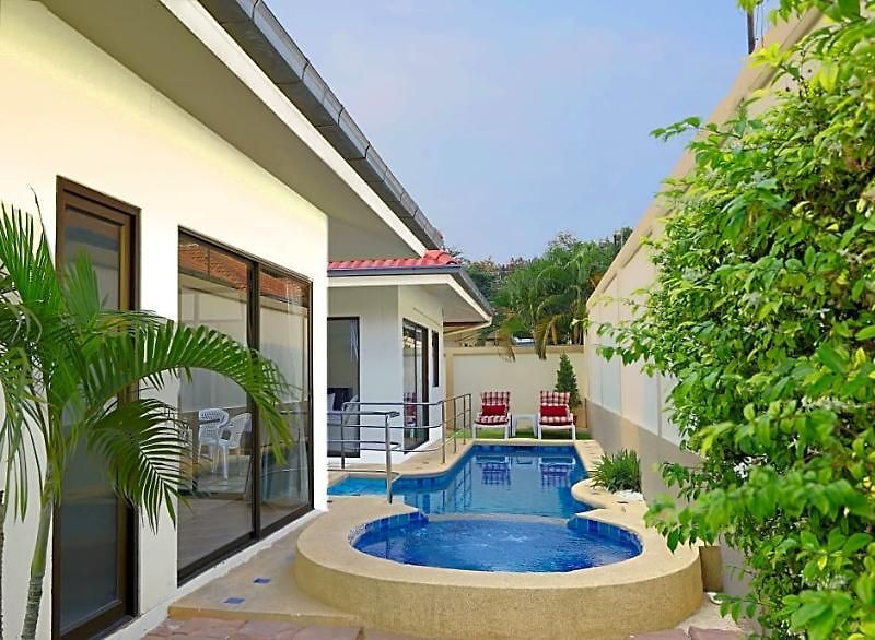 โรงแรม Avoca Pool 3*