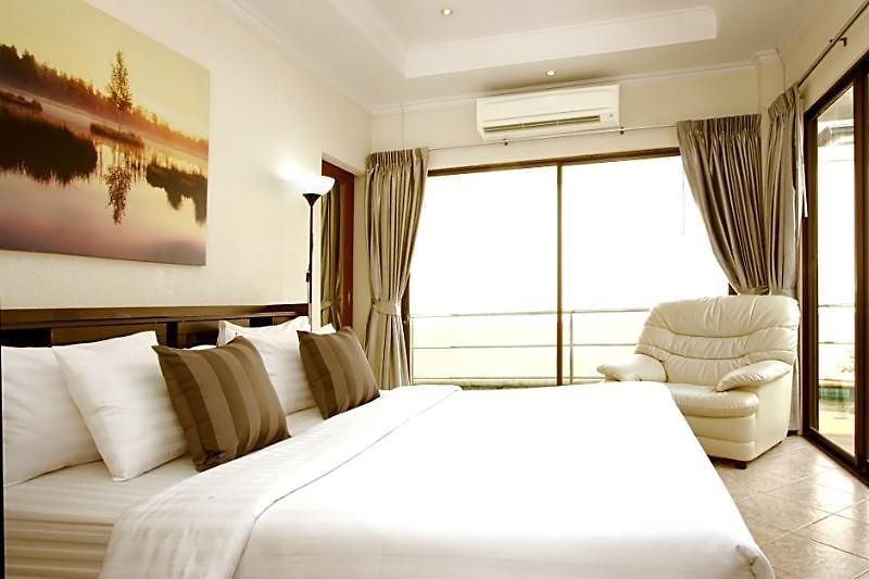 โรงแรม Avoca Pool