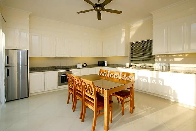 โรงแรม Avoca Pool Pattaya