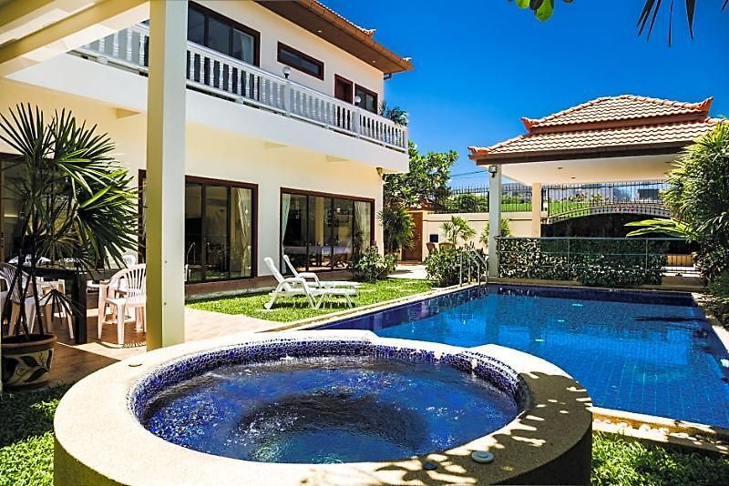 โรงแรม Avoca Pool