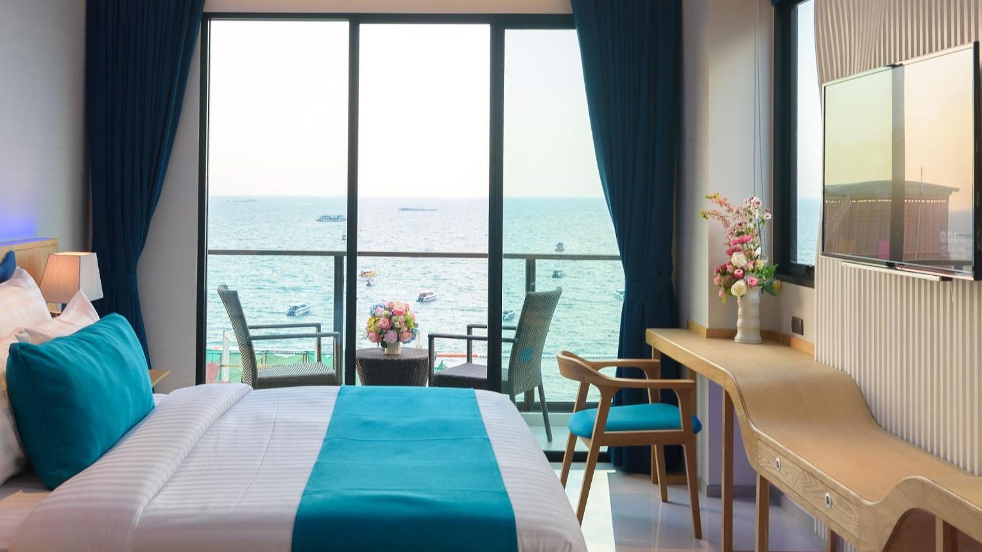 Deep Blue Z10 3* Pattaya