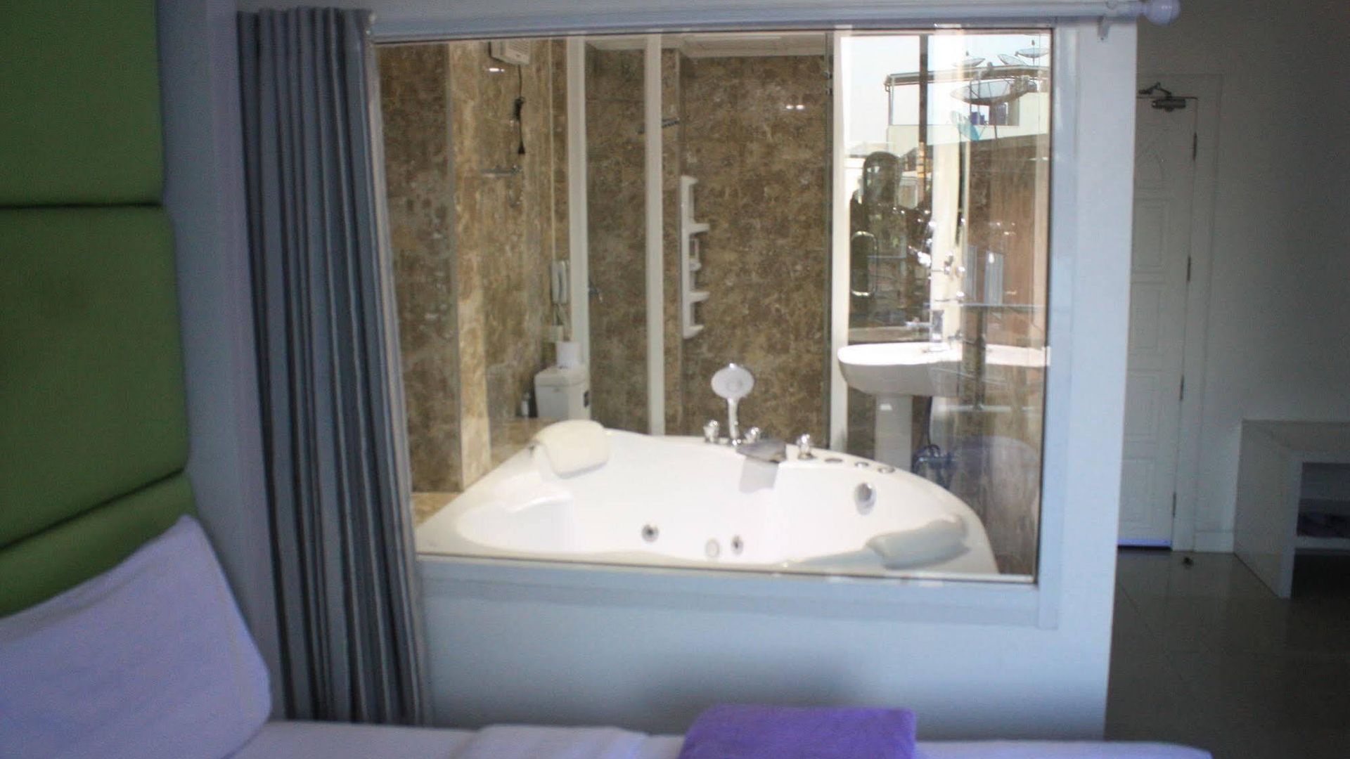 โรงแรม Titanic Residence-7 Minute Walk To The Pattaya