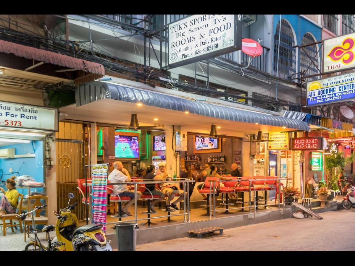 บ้านพัก Tuk's Sports Bar 4*