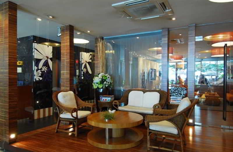 โรงแรม บาบูน่าบีชฟรอนท์ลิฟวิ่ง