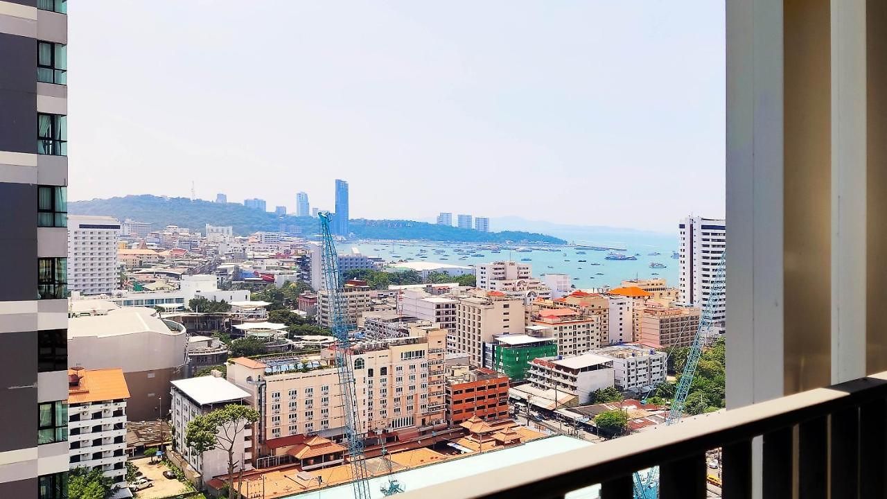 อพาร์ทเม้น Sea View Rooftop Pool *