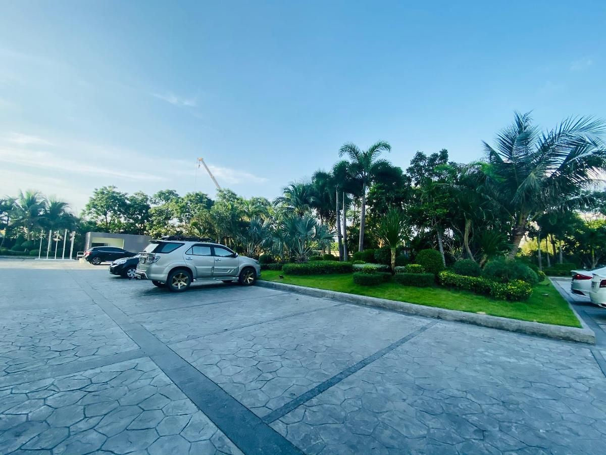 Dusit Grand View *