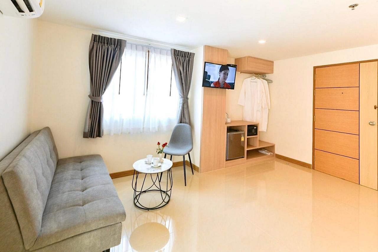 โรงแรม Iris Palace