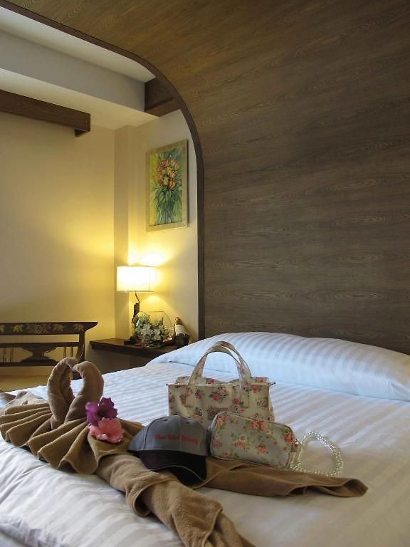 The Red Balcony โรงแรม 2*