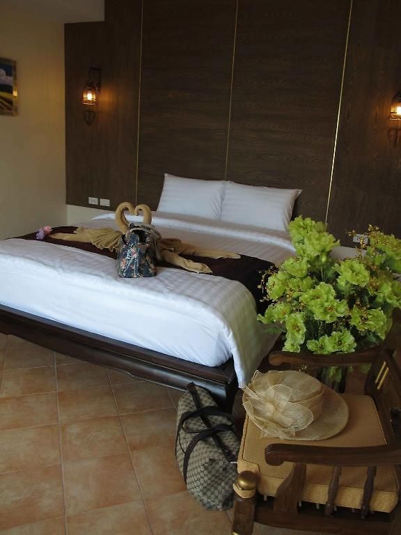 The Red Balcony โรงแรม Pattaya