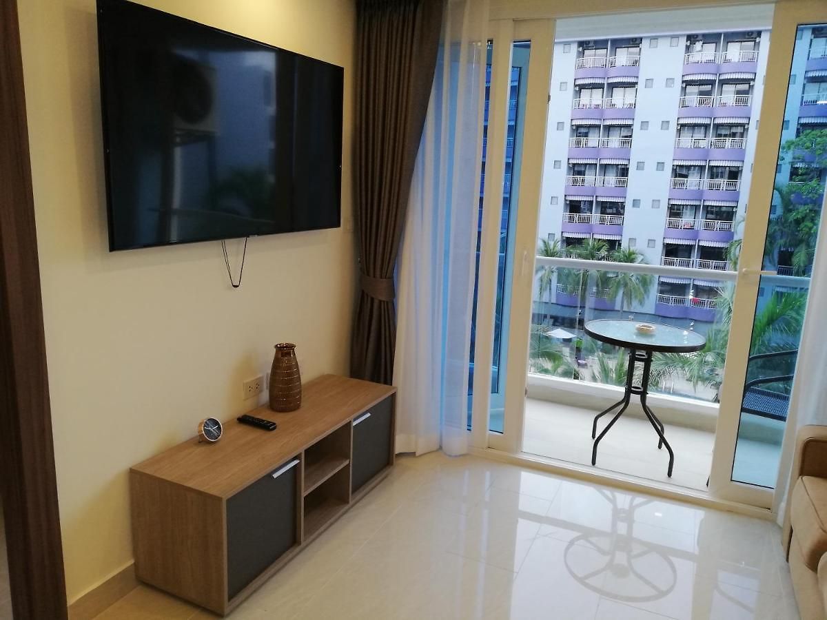 Grand Avenue 1 Bedroom *