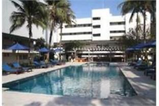 โรงแรม Nautical 3*