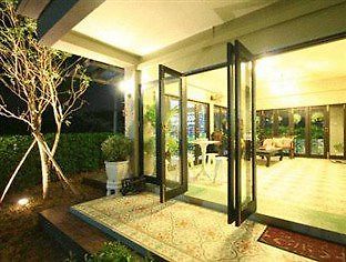 โรงแรม Ploen By Tolani 2*