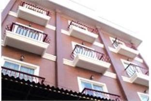 โรงแรม The Red Balcony Pattaya
