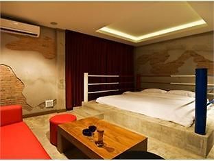 โรงแรม Red Horse