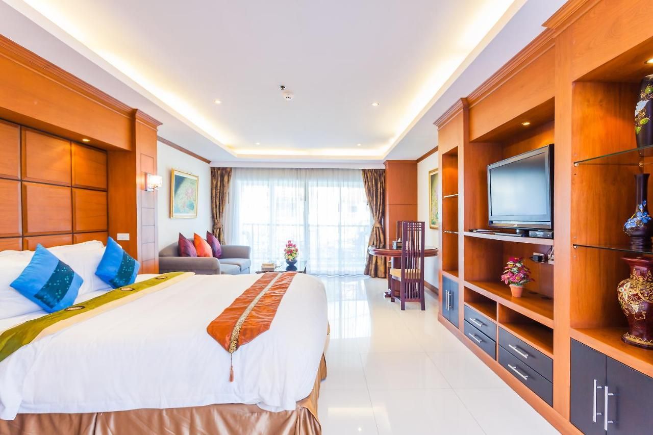 โรงแรม Tara Court 3*