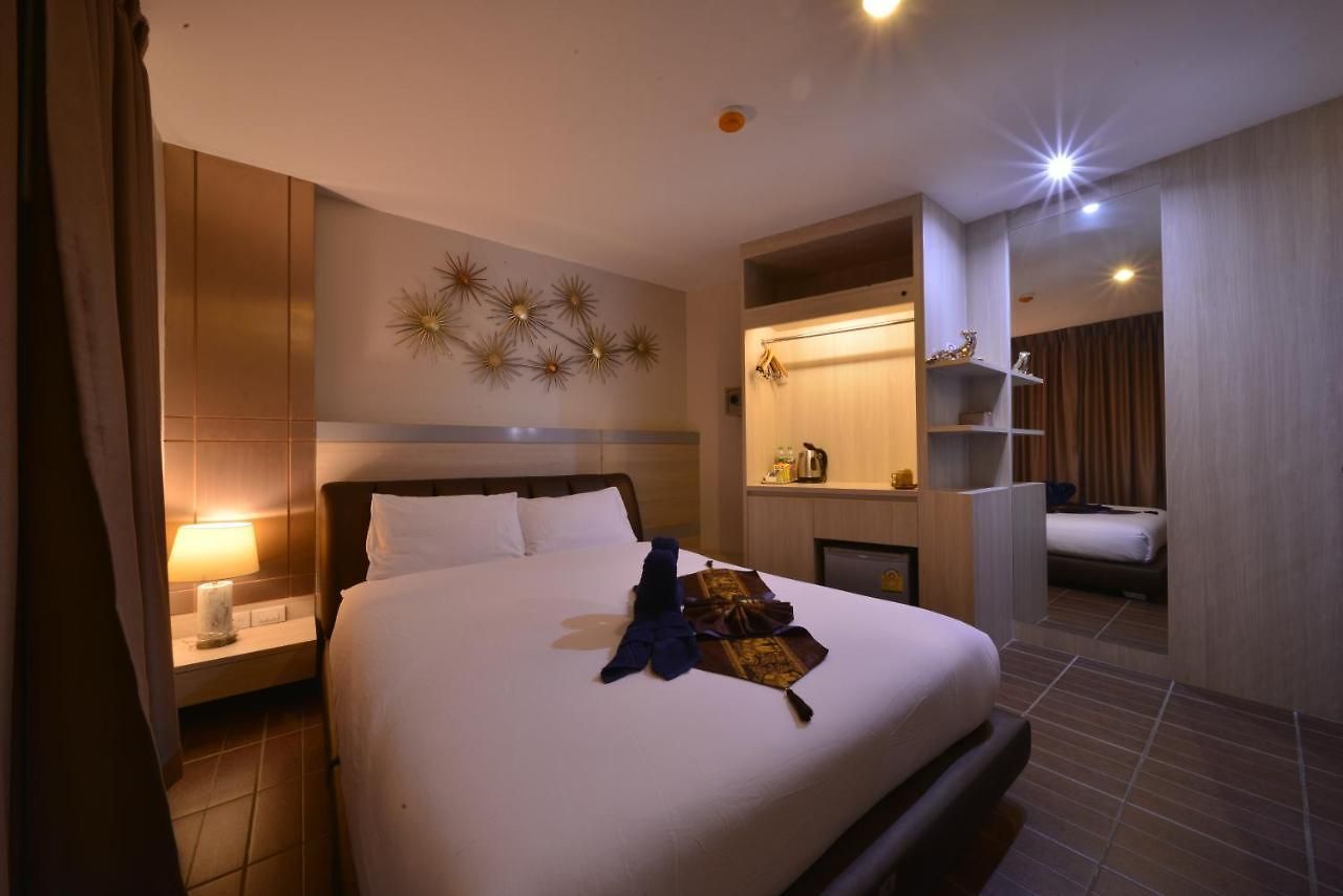 โรงแรม Sureena 2*