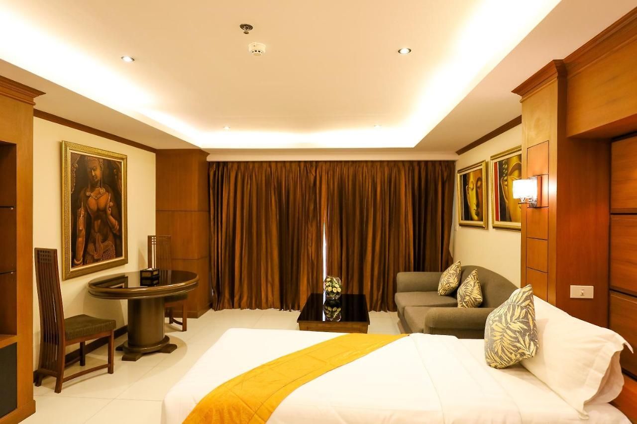 Tara Court โรงแรม