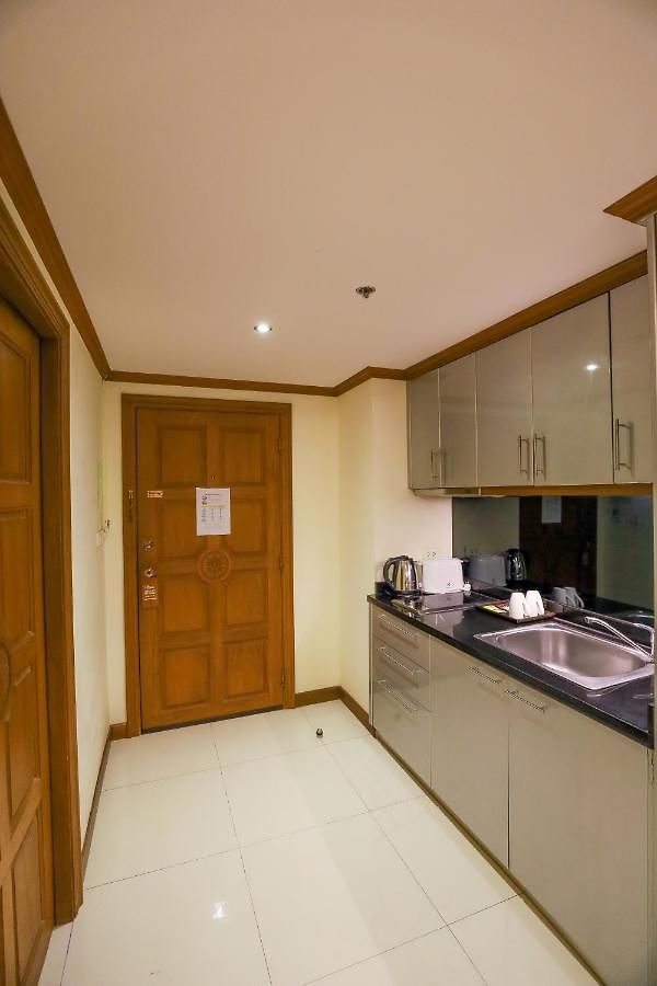 Tara Court
