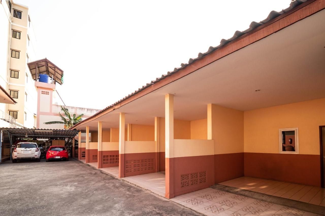 โรงแรม Vaccinated Staff - Oyo 645 Baan Ruangrungroj 2*