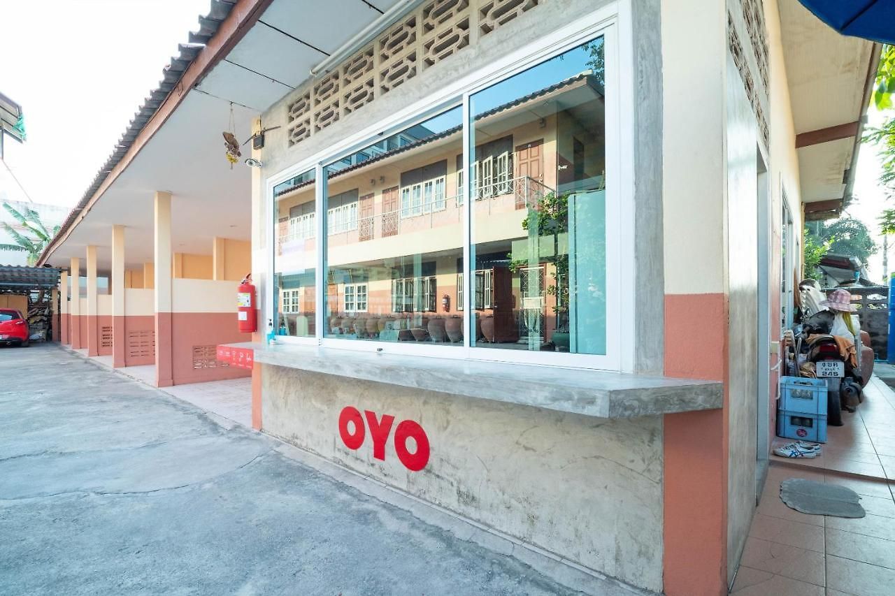 โรงแรม Vaccinated Staff - Oyo 645 Baan Ruangrungroj 2*