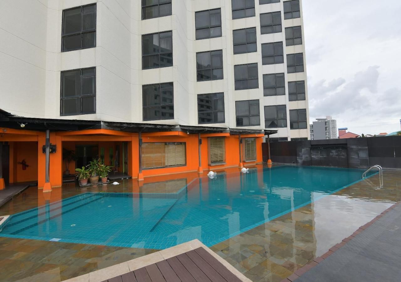 โรงแรม The Seasons 3*