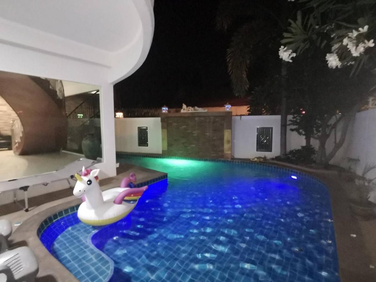 วิลล่า Tewaree - House Walking Street 4 Bedrooms Pattaya