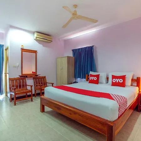 โรงแรม Oyo 1065 Greenery House 2*