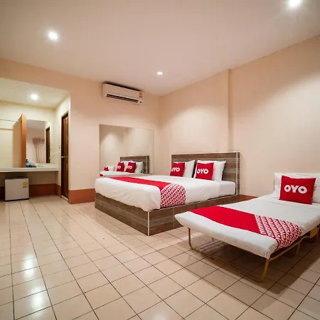 Vaccinated Staff - Oyo 645 Baan Ruangrungroj Hotel