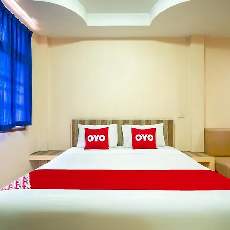 Vaccinated Staff - Oyo 645 Baan Ruangrungroj Hotel 2*