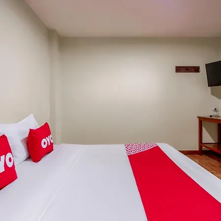 โรงแรม Oyo 1065 Greenery House 2*
