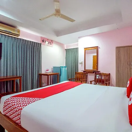 โรงแรม Oyo 1065 Greenery House 2*