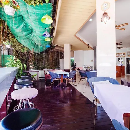 โรงแรม Oyo 1065 Greenery House 2*