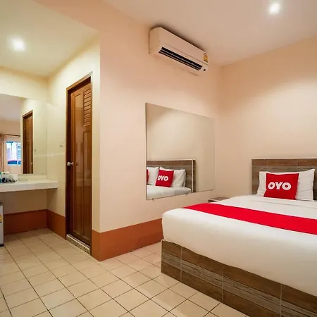 Vaccinated Staff - Oyo 645 Baan Ruangrungroj Hotel Pattaya