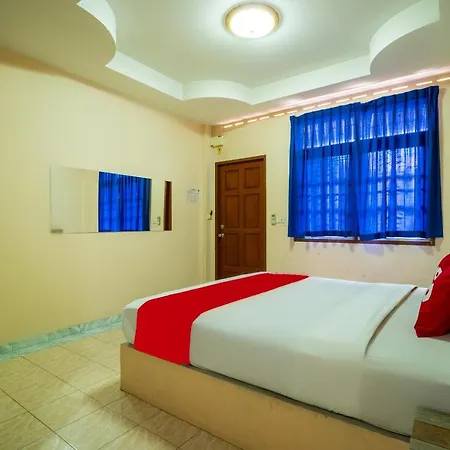 Vaccinated Staff - Oyo 645 Baan Ruangrungroj Hotel 2*
