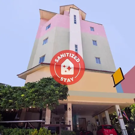 โรงแรม Oyo 1065 Greenery House 2*