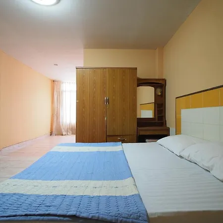 โรงแรม Oyo 1004 Naklua Mansion 2*