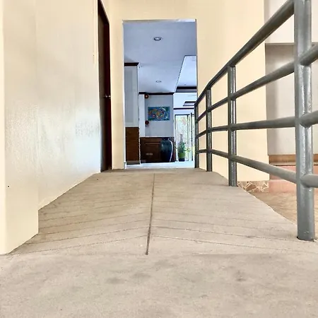 Dee Budget Hotel by Dang โรงแรมดีบัดเจดโฮเทลพัทยาบายแดง