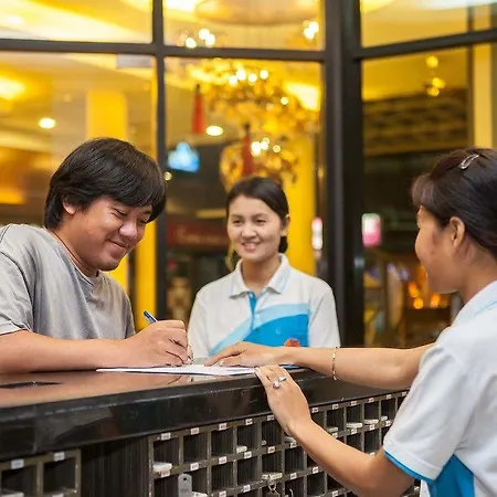 Eastiny Place โรงแรม 3*