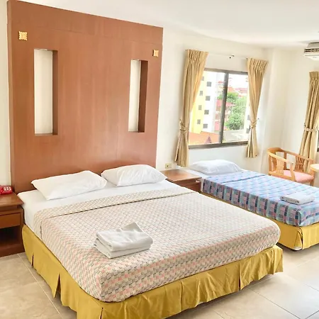 Dee Budget Hotel by Dang โรงแรมดีบัดเจดโฮเทลพัทยาบายแดง * Pattaya