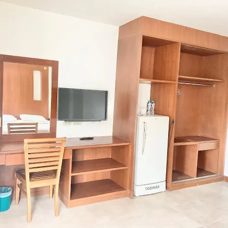 Dee Budget Hotel by Dang โรงแรมดีบัดเจดโฮเทลพัทยาบายแดง