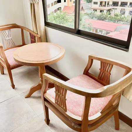 อพาร์ตโฮเทล Dee Budget Hotel by Dang โรงแรมดีบัดเจดโฮเทลพัทยาบายแดง